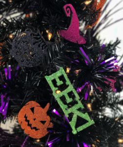 DIY Halloween Wreath - Black Halloween Wreath