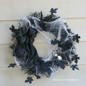 DIY Black Halloween Wreath - Spider Wreath - Halloween Home Decor