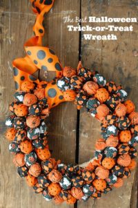 DIY Black and Orange Halloween Wreath - Pumpkin Wreath - Halloween Home Decor